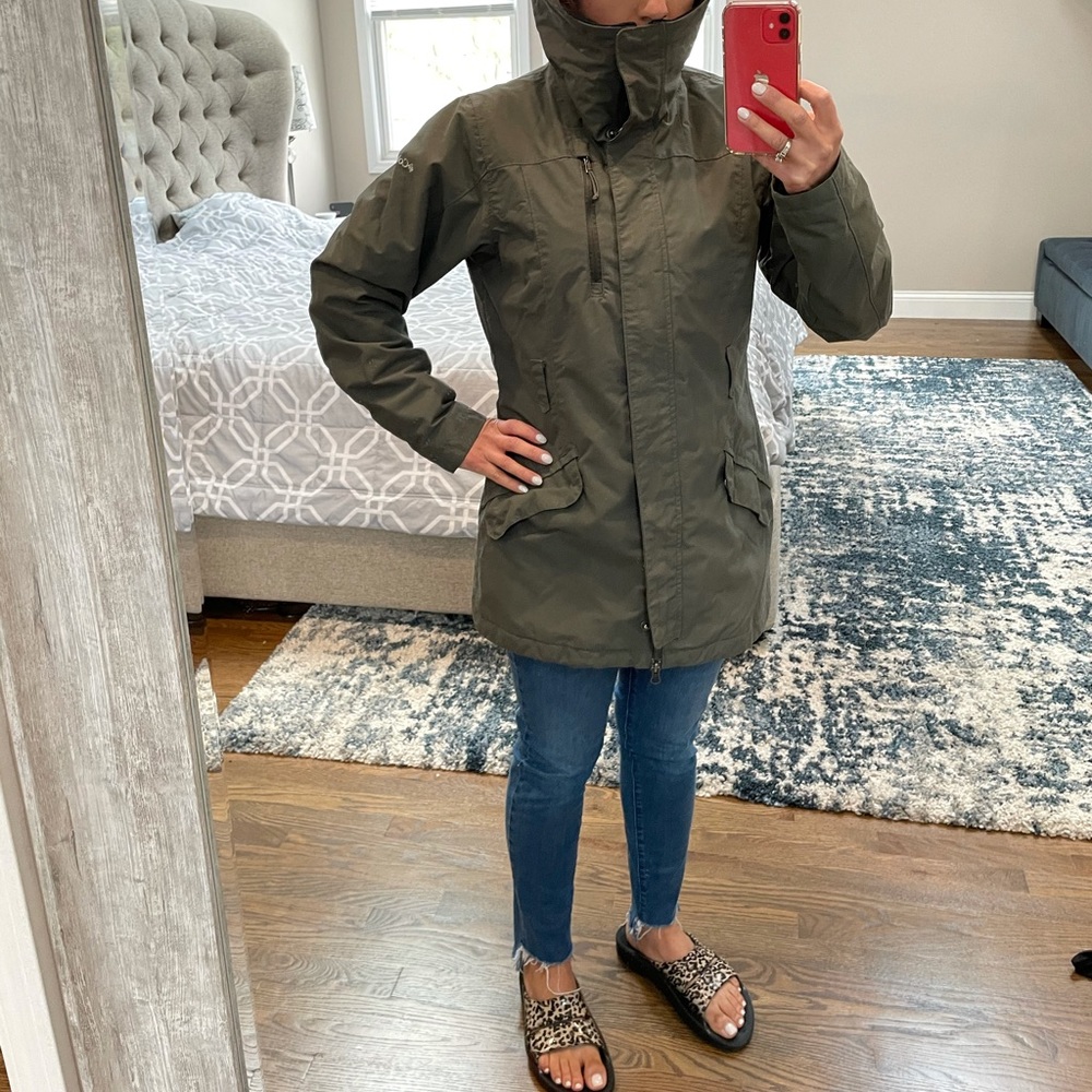 Size small. Green Columbia Omni winter coat